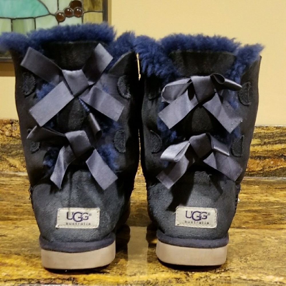 👢Ugg Bailey Bows Navy Blue Boots💝Size 6👢