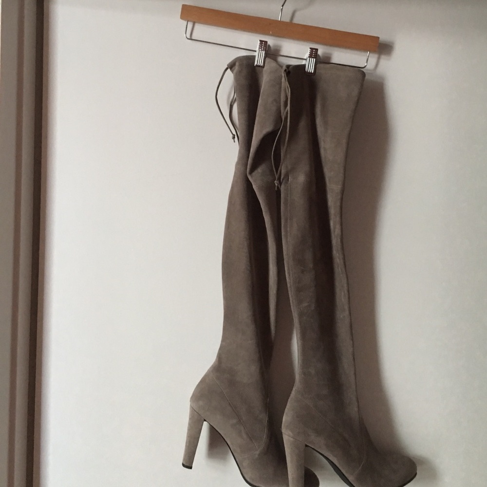 Stuart Weitzman Hiline Boot. Grey suede size 10