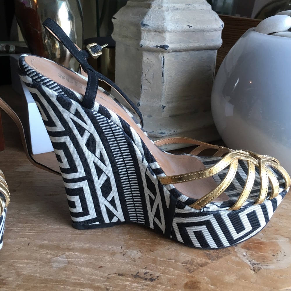 Printed Schutz wedge with gold detail