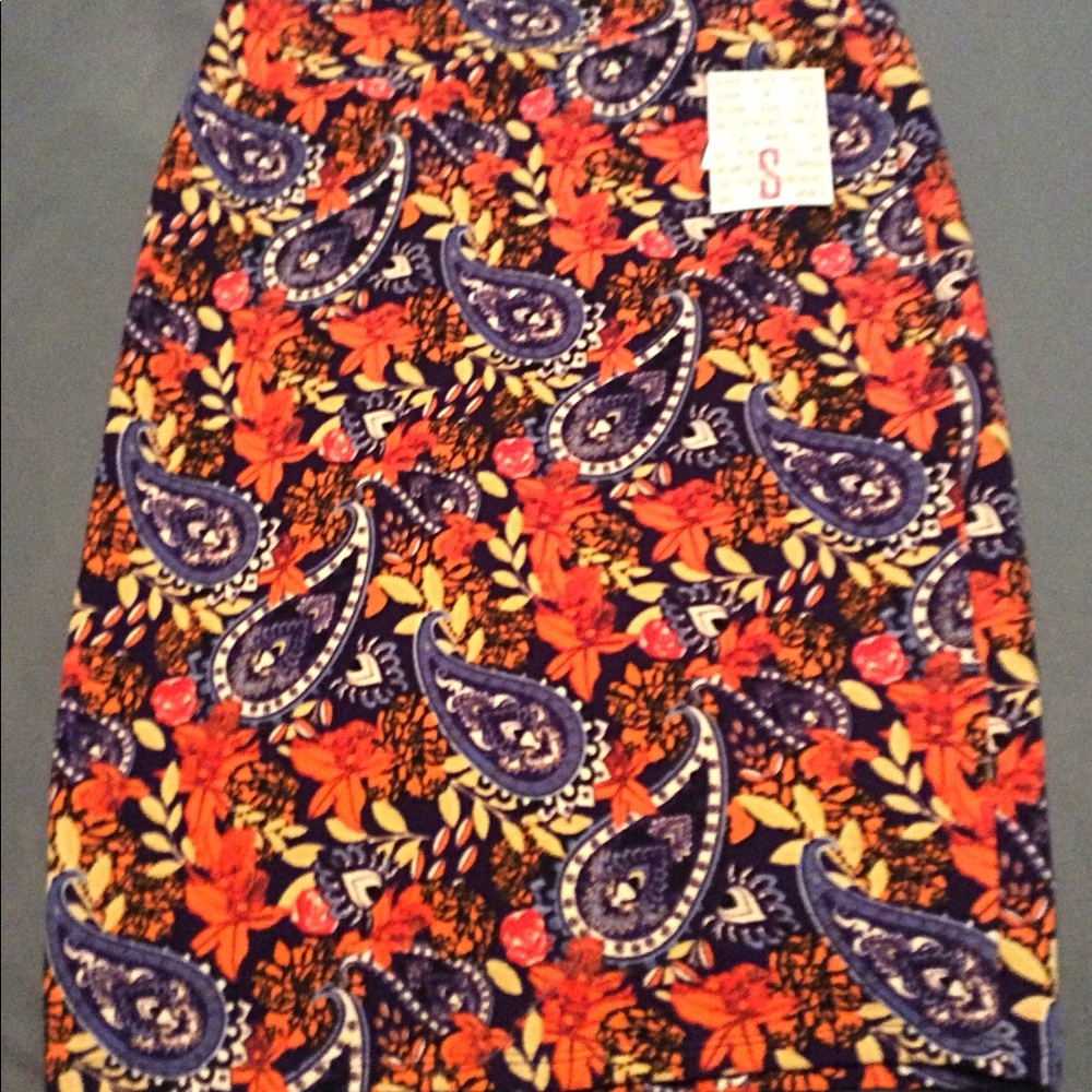 Price Drop. LuLaRoe NWT Cassie. Size S