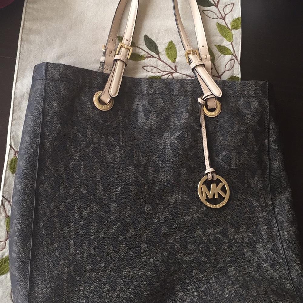 Michael Kors Jet Set Tote