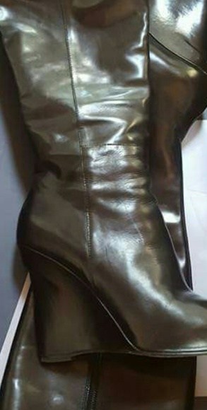 Vera Wang Black Wedge boots - Picture 2 of 6