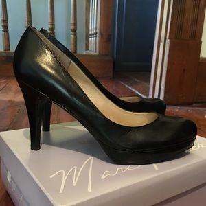 Marc Fisher size 7.5 black leather pumps
