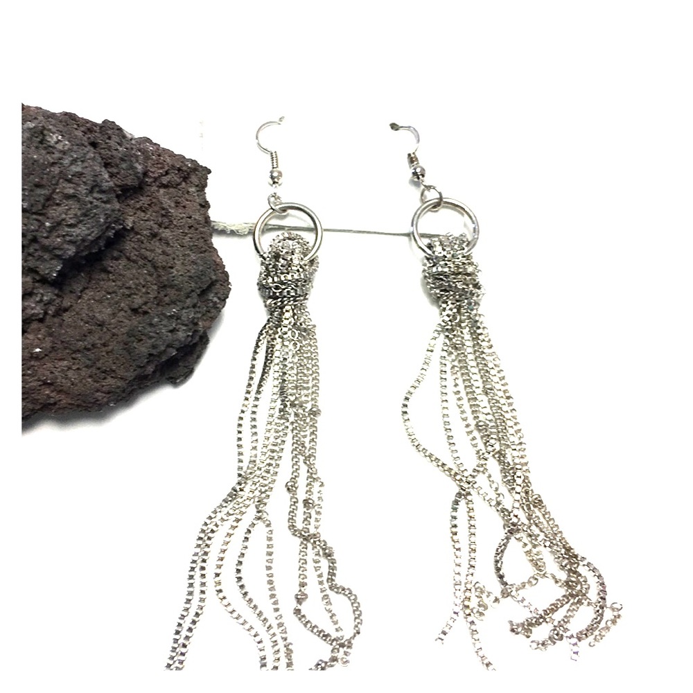 Urban Outfitters Silver Knotted Tassel Earrings - Picture 4 of 6