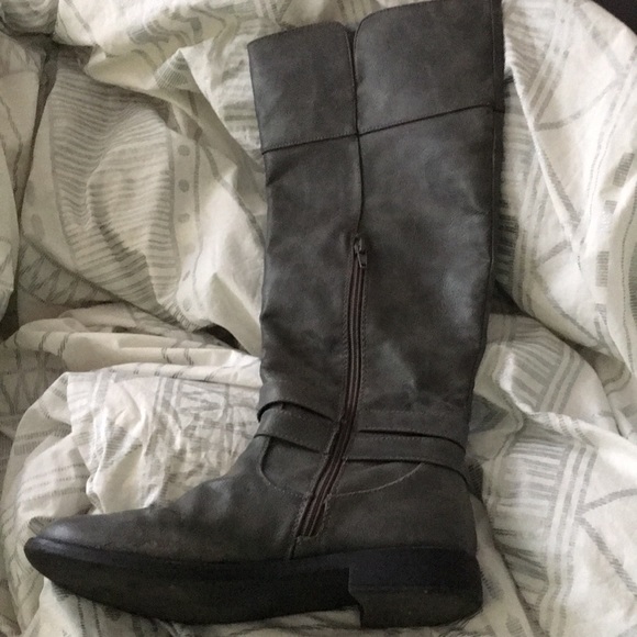 Grey boots - Picture 1 of 3