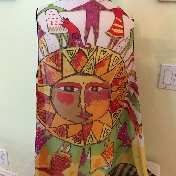 Beautiful Painted Vest w/Detachable Scarf - Picture 3 of 4