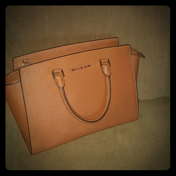 Michael Kors Handbags - Michael Kors leather bag