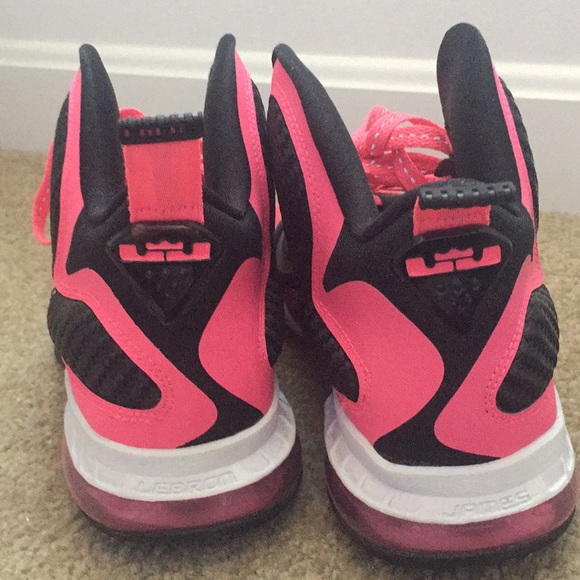 LEBRON SNEAKERS - Picture 2 of 3