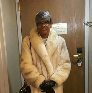 Meet your Posher, Deborah