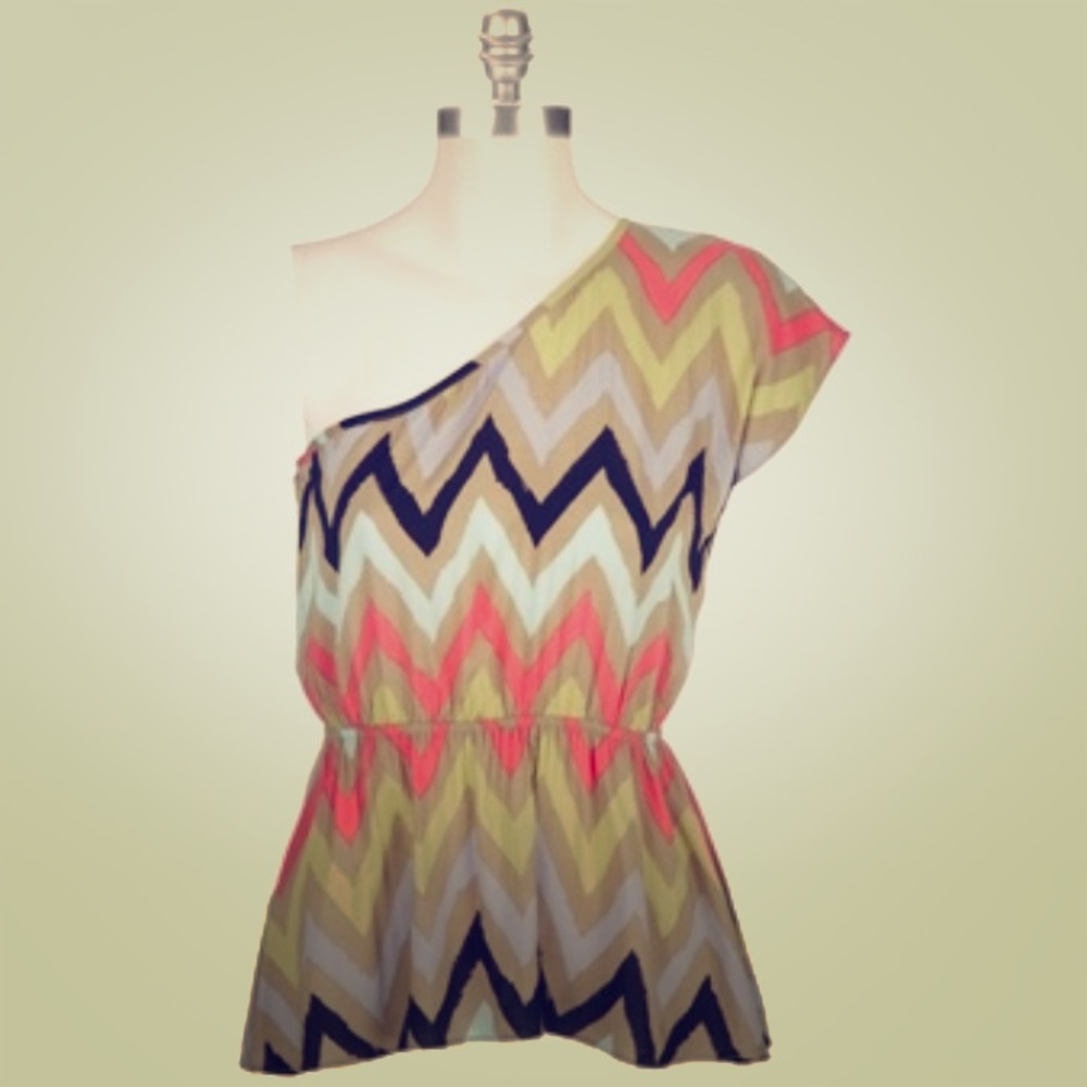 BCBGeneration Woman’s Contemporary Zig Zag Top