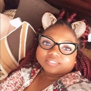 Meet your Posher, Carline