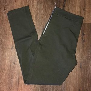 ‼️SOLD‼️Olive Green Leggings w/ Zipper Detail