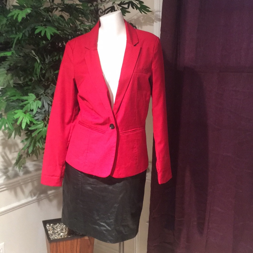 100% black leather skirt Size 8: Byrnes and Baker