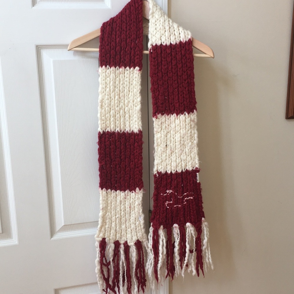 Hollister Knit scarf