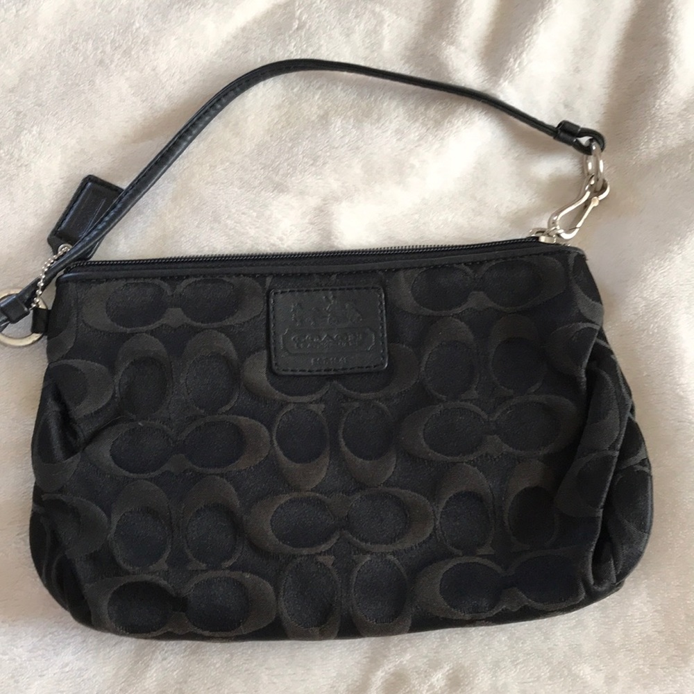 Coach Wristlet in GREAT condition - black