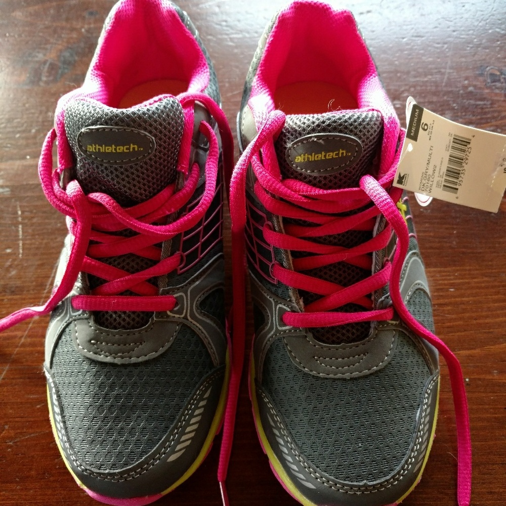 **sold**Shoes tennis