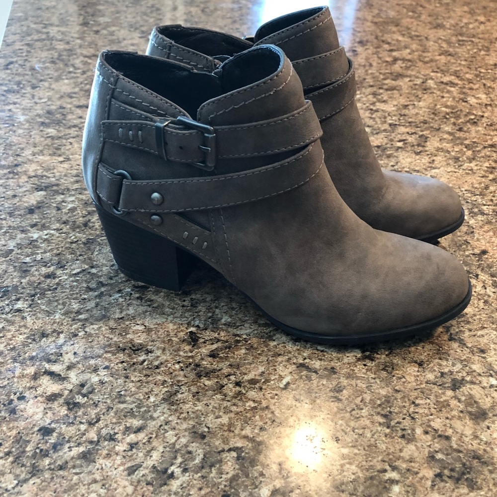 Light brown suede booties