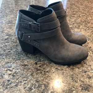 Light brown suede booties