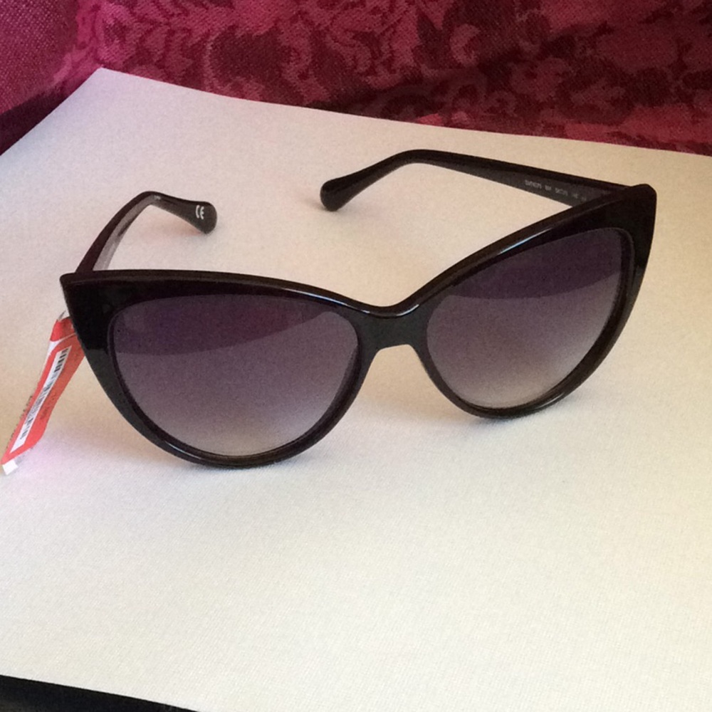 DVF - NEW Blk Cat-eye Gradient Sunglasses DVF637S