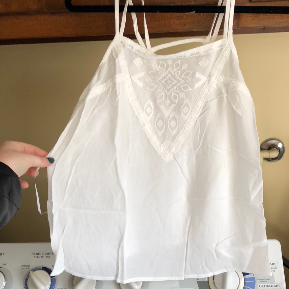 En creme white tank top  MAKE AN OFFER