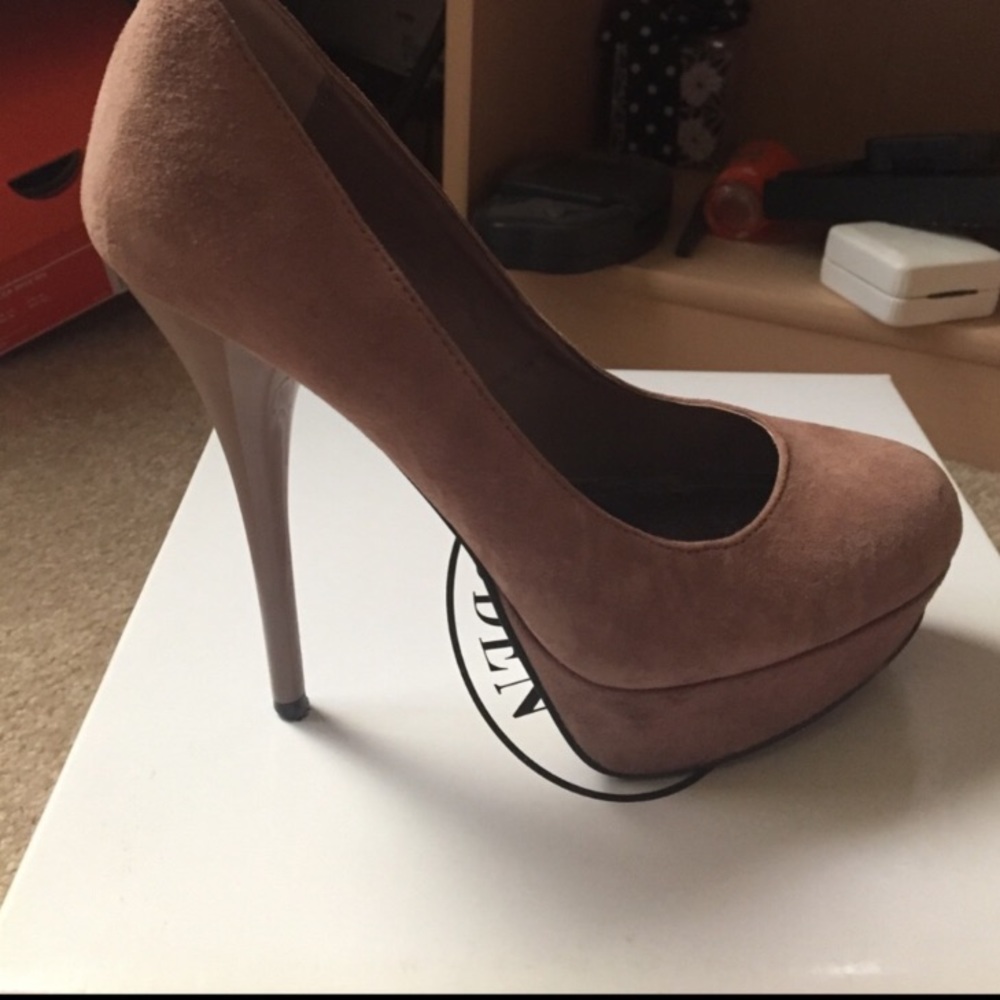 STEVE MADDEN Suede Nude High Heel Pumps 7.5 👠
