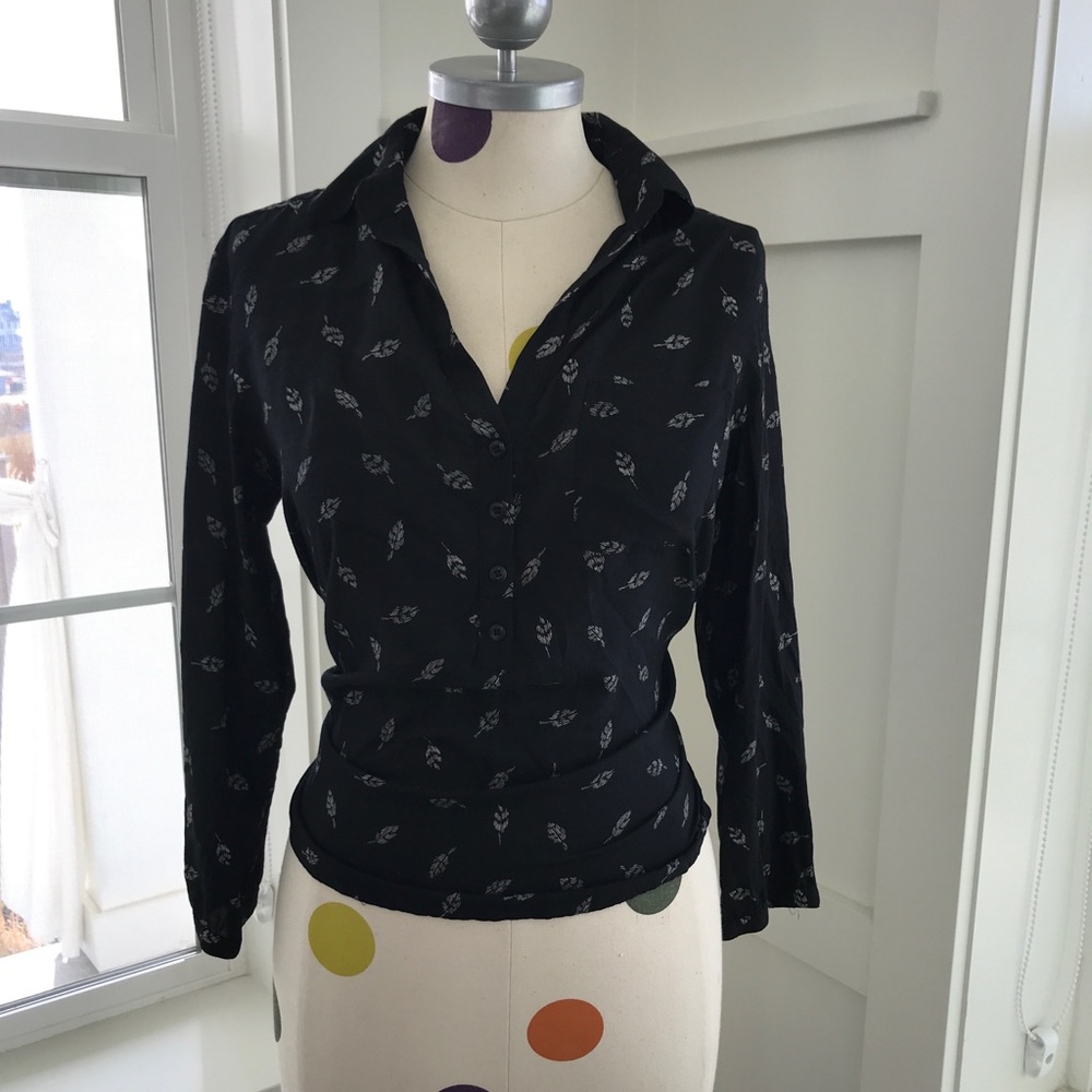 Cute feather print shirt