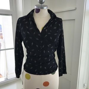 Cute feather print shirt