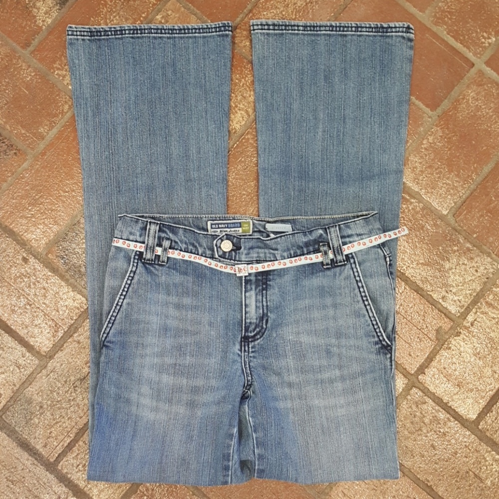 Low waist stretch jeans with cherry belt