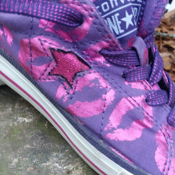 🍒Sold🍒Girls one star chucks - Picture 3 of 3