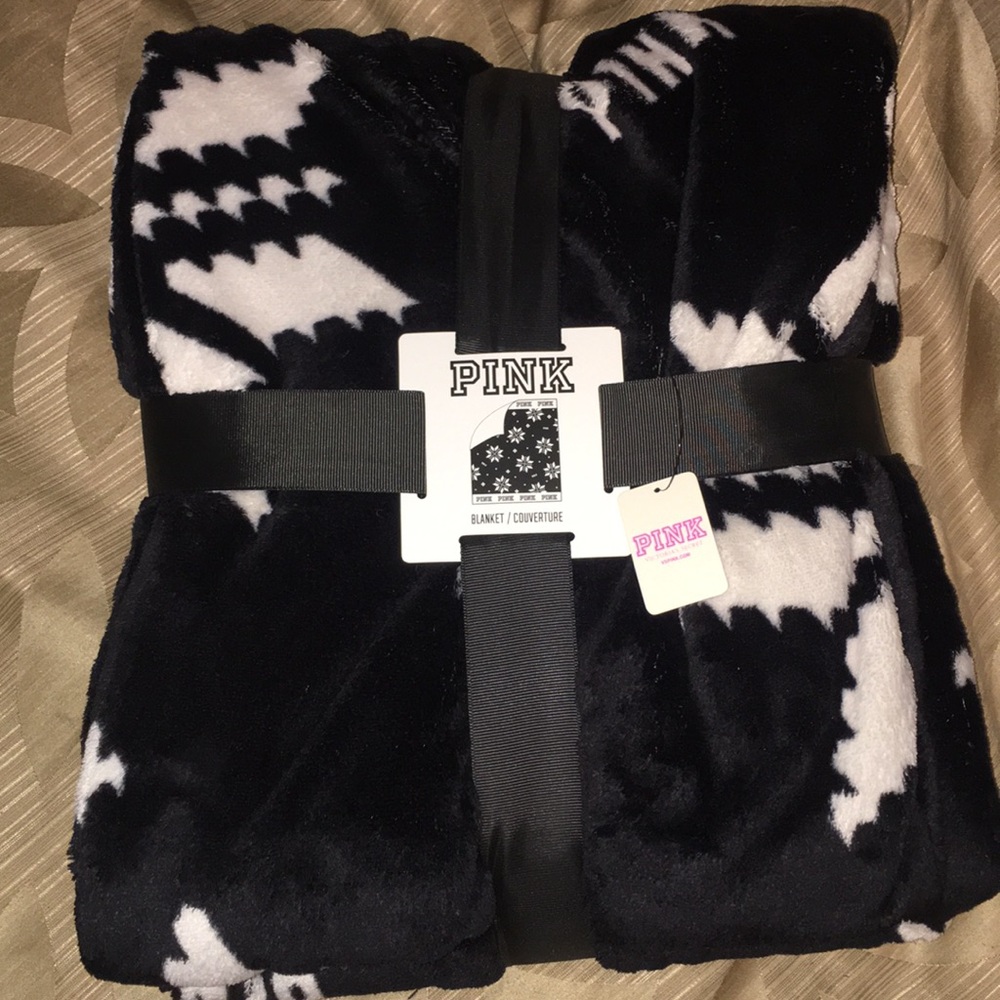 Victoria’s Secret Pink Snowflake Fleece Blanket