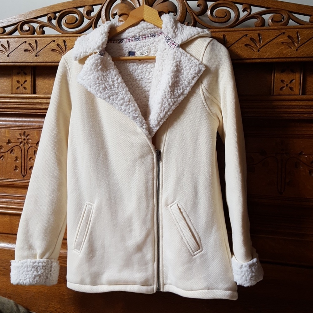 **SALE ** COZY AND COMFY Roxy fleece jacket NWOT