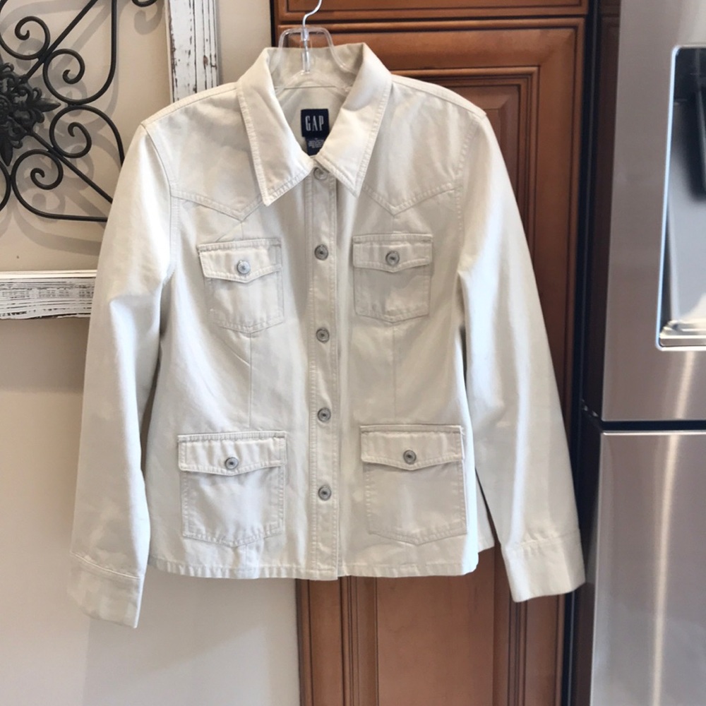 Gap woman’s denim jacket 🌺🌺