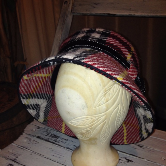 Sold. Burberry London 100% wool Nova Check HAT - Picture 2 of 5