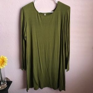 Green Long sleeve T-shirt dress.