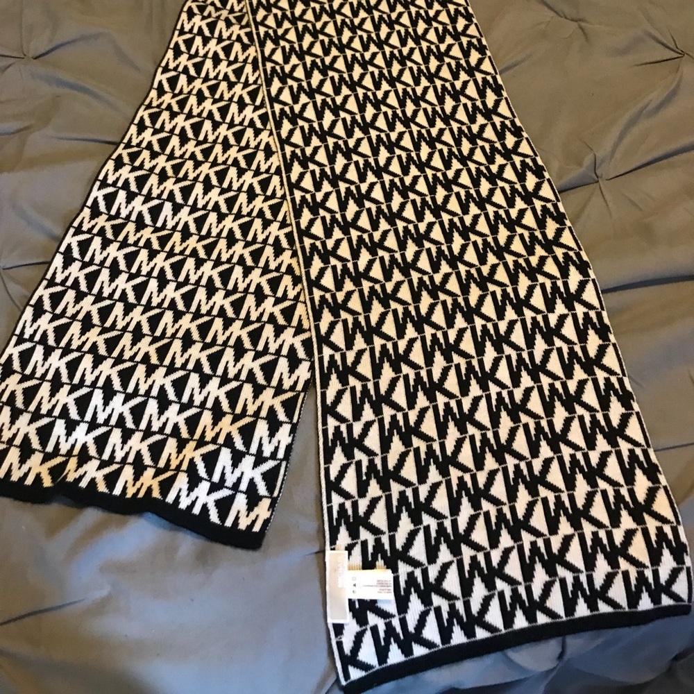 Michael kors scarf