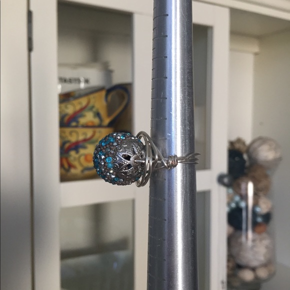 ๐SALE๐LARGE BEADED WIRE STATEMENT RING๐ - Picture 2 of 4