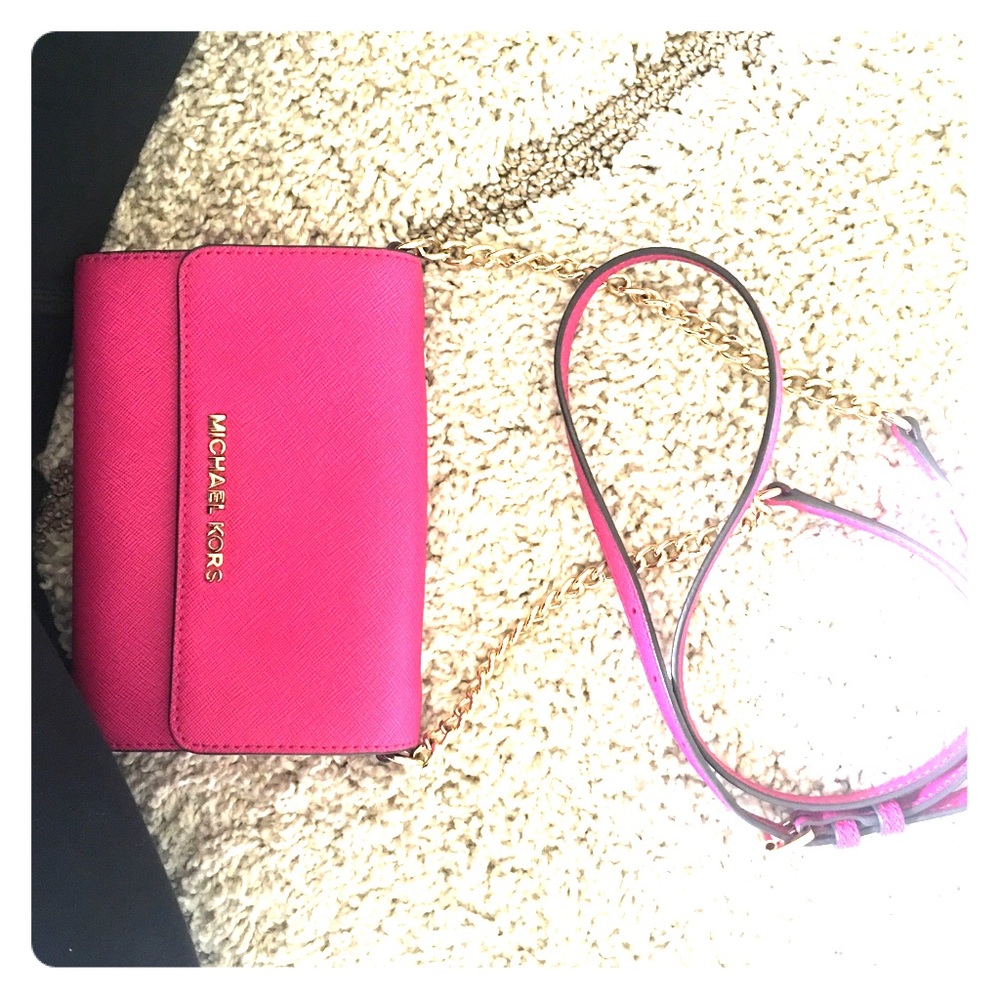 *SOLD****Michael Kors cross body