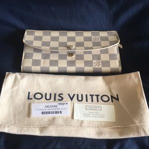 💯 LV Emílie Wallet