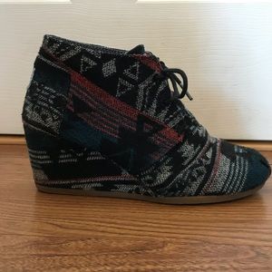 Toms Desert Wedge Booties