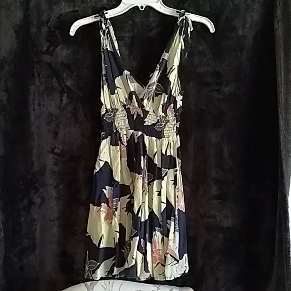 I love h81 floral dress size m