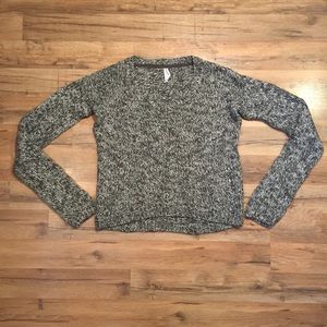 Aeropostale gray & white acrylic soft sweater, M