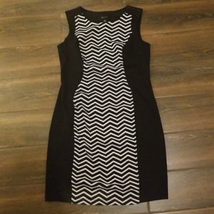 Slimming Black & White Dress
