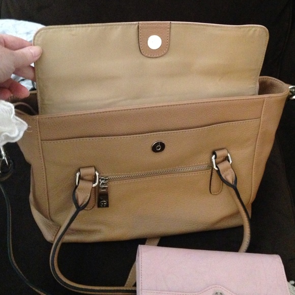 ❤ Beautiful Soft Leather Giani Bernini Bag - Picture 4 of 4