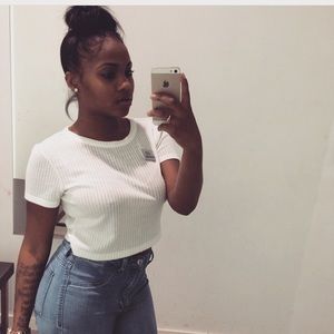 Meet your Posher, Denaia