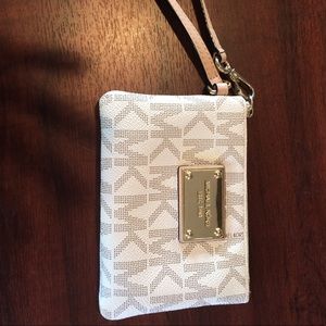 MK Jet Set Small Wristlet Vanilla