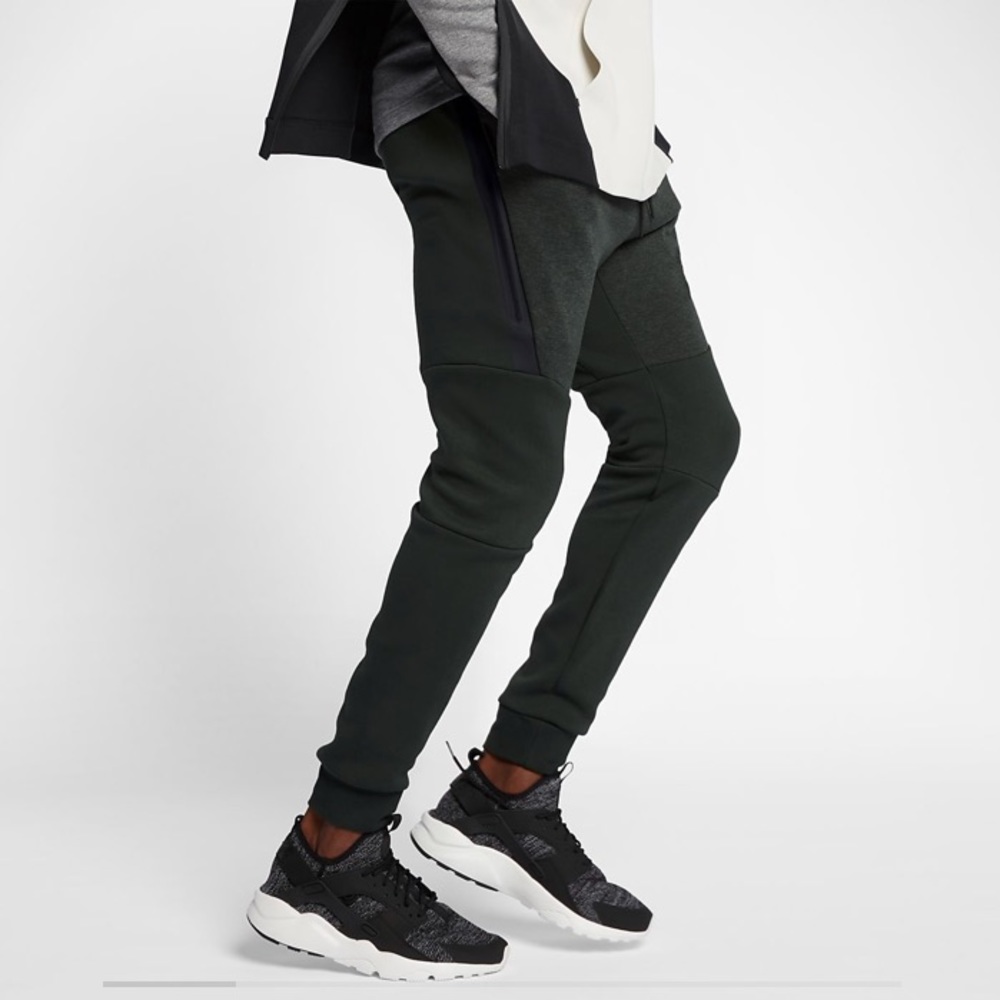 Nike Tech Fleece Joggers Black Slim Fit