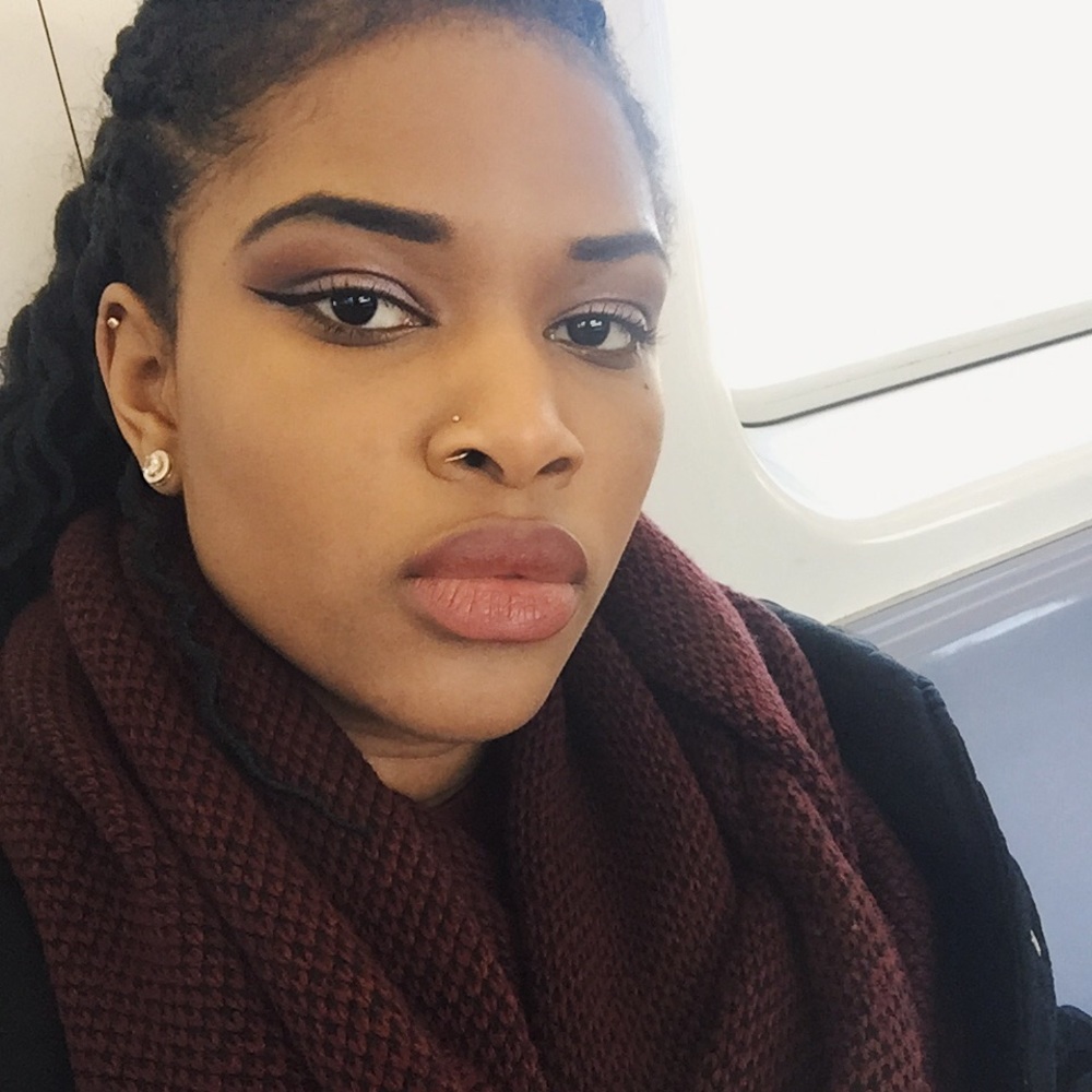 Meet your Posher, Vivia