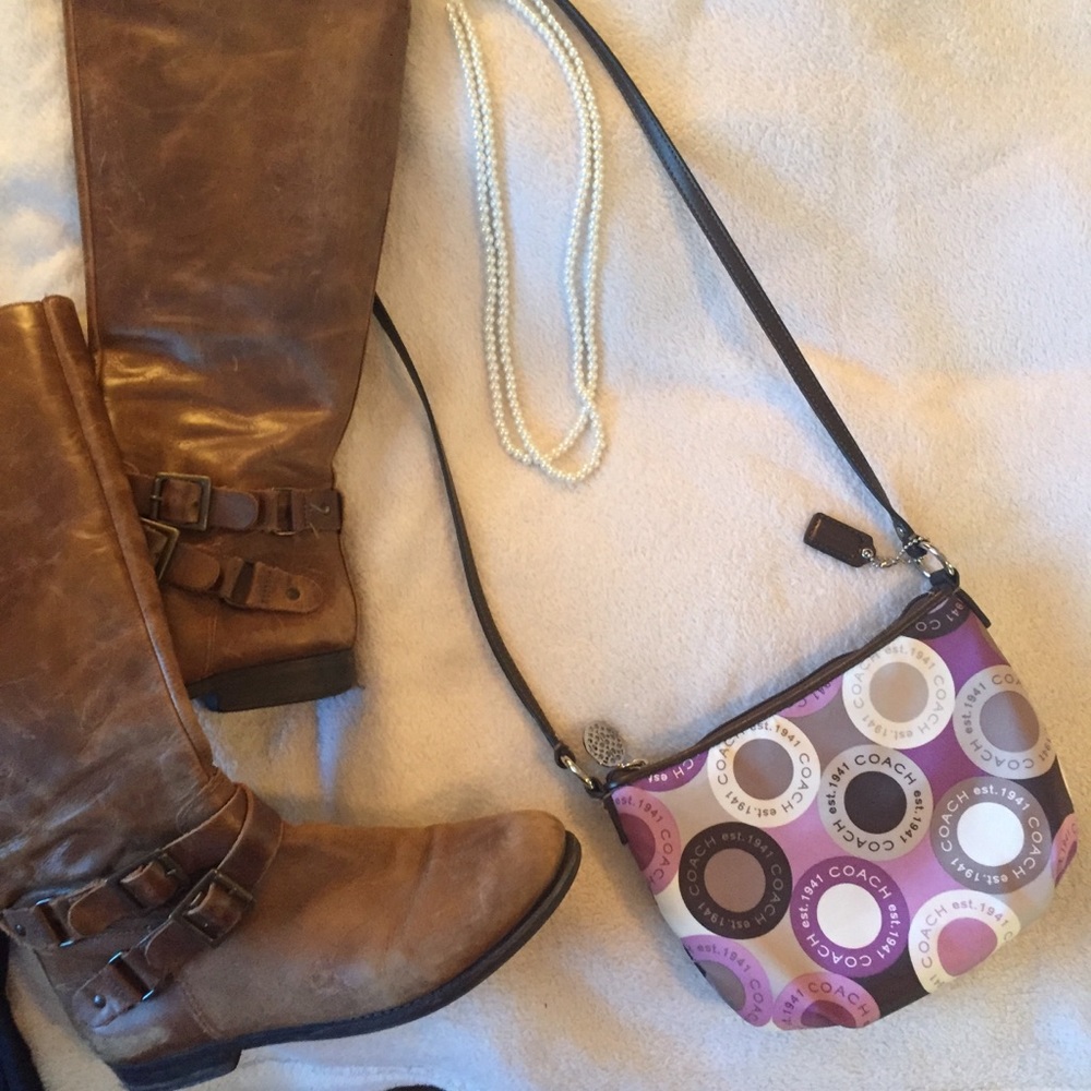 Adorable Coach pattern crossbody bag