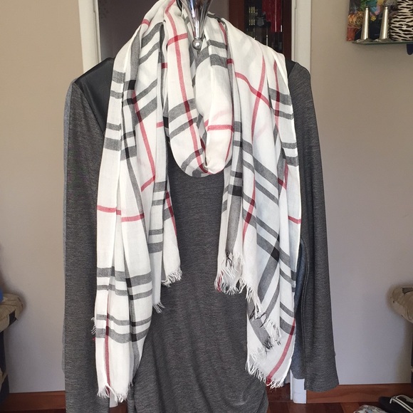 Burberry like scarf - Picture 1 of 3
