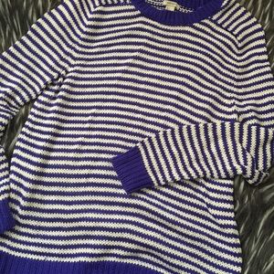 🔴 Blue and white striped sweater